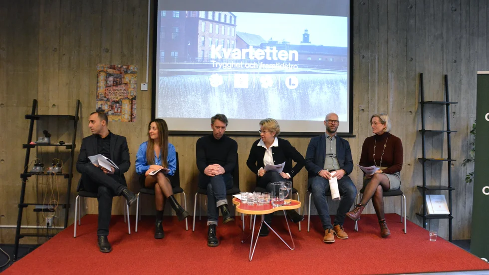 Kvartetten samlad i Mellanrummet på Stadsbiblioteket tidigare i veckan. Harmonin och balansen finns på plats. Ett och ett halvt år lite drygt kvar till nästa val. 