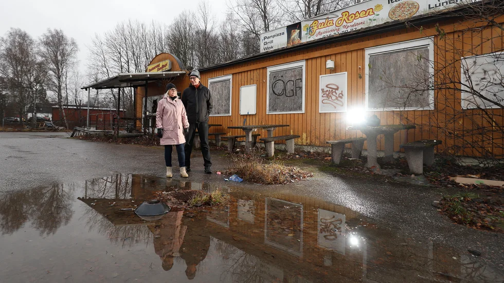 "Skogstorp växer och det här är ett skyltfönster för hela området. Det måste kännas lite risigt att se det här när man ska åka på husvisning", säger Evastina Hagen och Kent Lönn.
