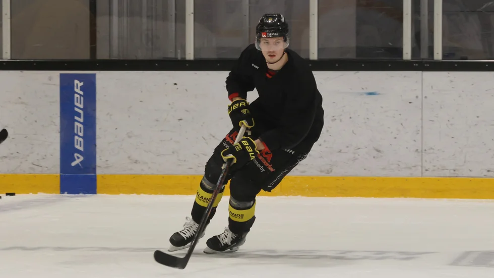 Filip Forsmark var med och värmde med laget på onsdagsförmiddagen och är redo för spel mot AIK ikväll med Vimmerby.