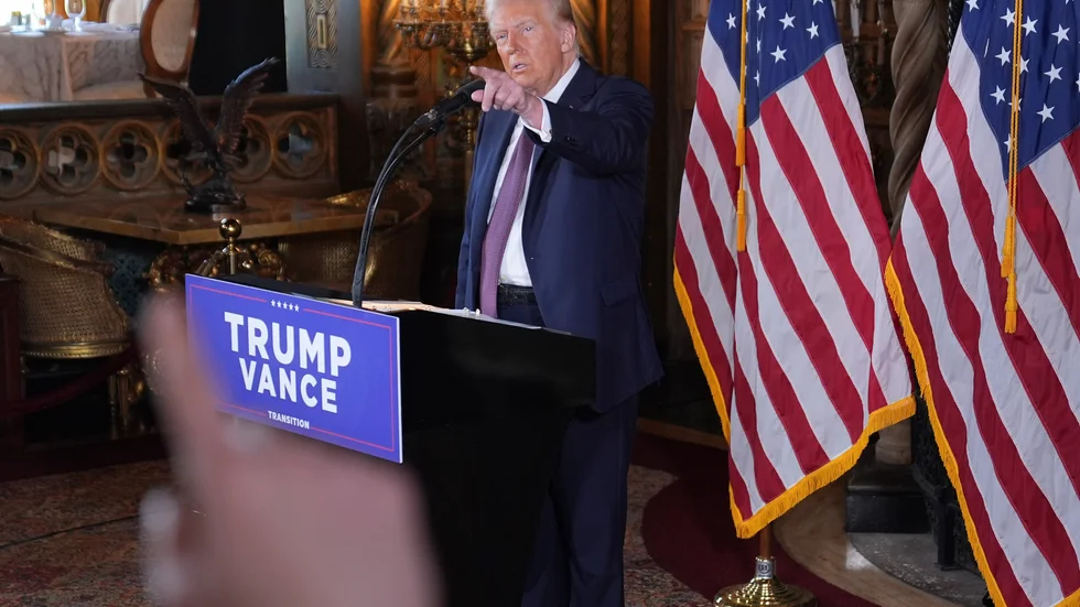 USA:s blivande president Donald Trump håller presskonferens i residenset Mar-a-Lago i Florida.