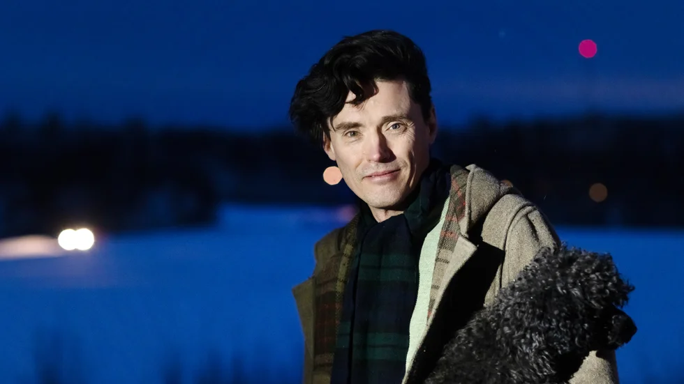 Mångsysslaren och författaren Gustav Bergström går under namnet "Rävjägarn" på sociala medier. "Nej jag jagar inte. Namnet är inspirerat av titeln på en biografi under en tid då jag intresserade mig för brittiska författare från början av 1900-talet". På bild tillsammans med sin hund Kasper som ursprungligen kommer från Bulgarien.