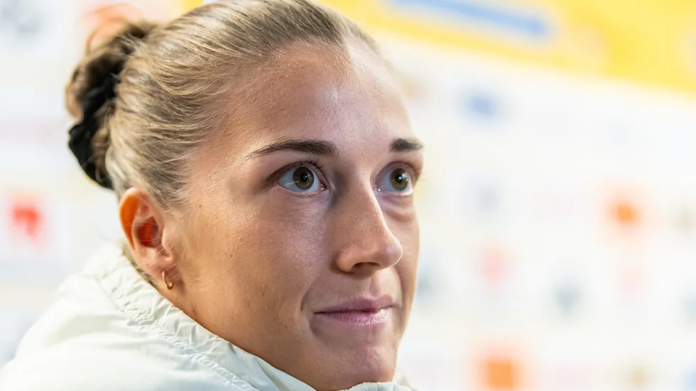 Filippa Angeldahl och sambon Megan Brakes berättar i en intervju med SVT om hur paret drabbades av missfall mitt under pågående VM-turnering.