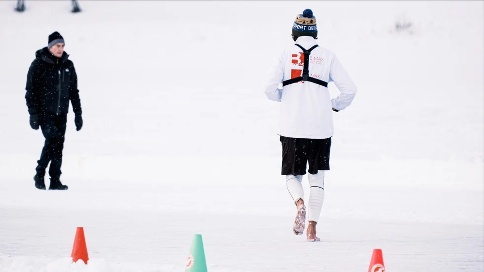 Pawel Durakiewicz udda barfotainsats väckte givetvis en del uppmärksamhet bland publik och övriga deltagare i Luleå Sea Ice Marathon.