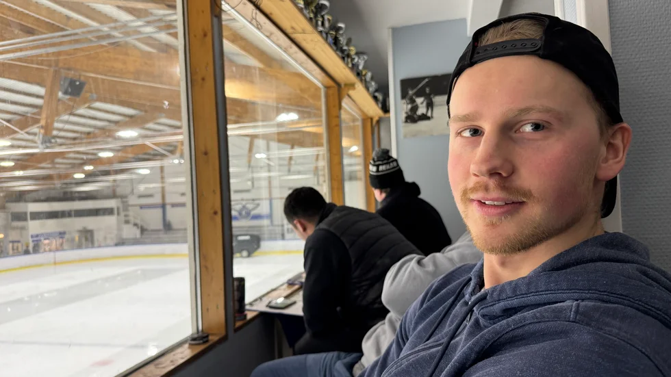 Ludvig Warg är klar för AIK. Han stöttade sin bror och sina gamla lagkamrater under söndagen i Kopparhallen.