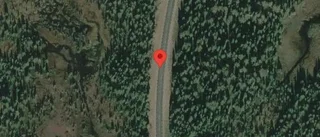 Havererad lastbil stör trafiken på väg 609