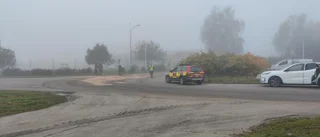 Stort läckage från lastbil i centrala Västervik