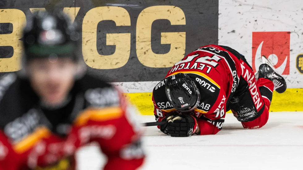 Anton Levtchi direkt efter smällen som tvingade honom att lämna matchen i förtid.