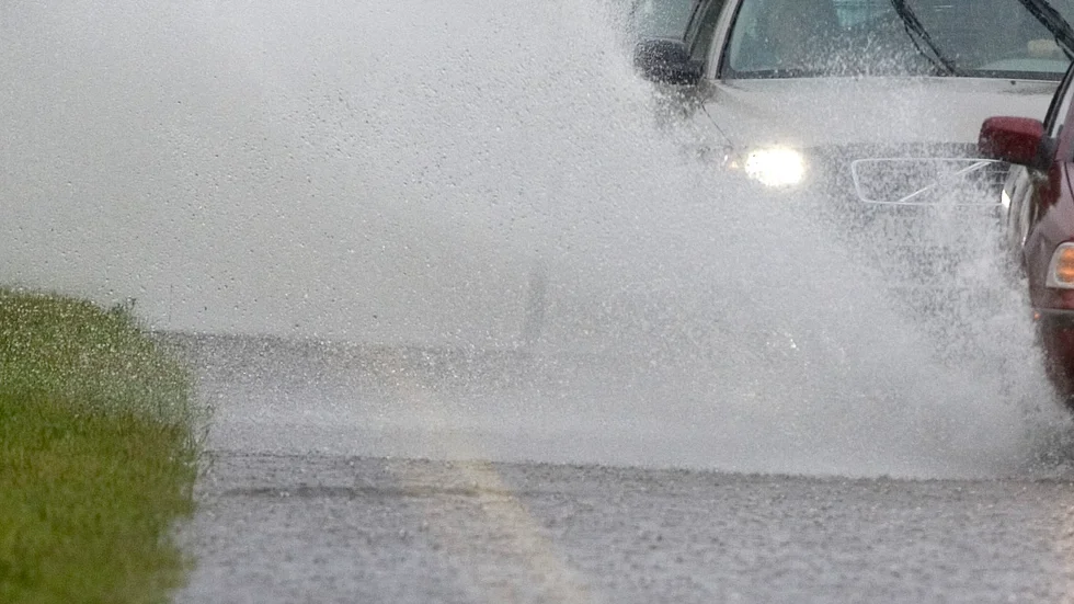 Trafiken störs av vädret under fredagen.
