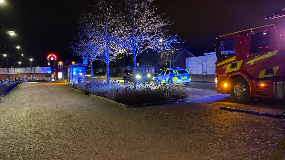 Räddningstjänst, polis och ambulans var under tisdagskvällen på plats i Mantorp.
