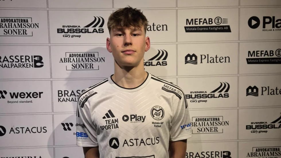 Jakub Mocio har tränat sig till ett A-lagskontrakt i Motala AIF och är redo för division 2-spel i år. Beskrivs som en snabb och tvåfotad spelare.