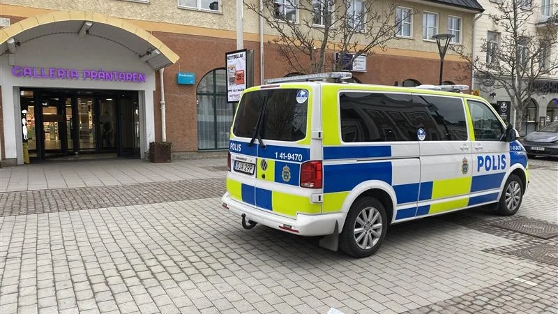 Polisen kallades till händelsen i centrala Strängnäs.
