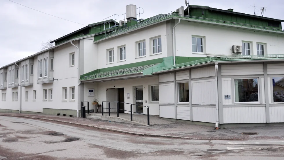 SKB ska flytta verksamheten från huset i centrala Östhammar till Forsmark. Vad som ska hända med fastigheten utreds nu.