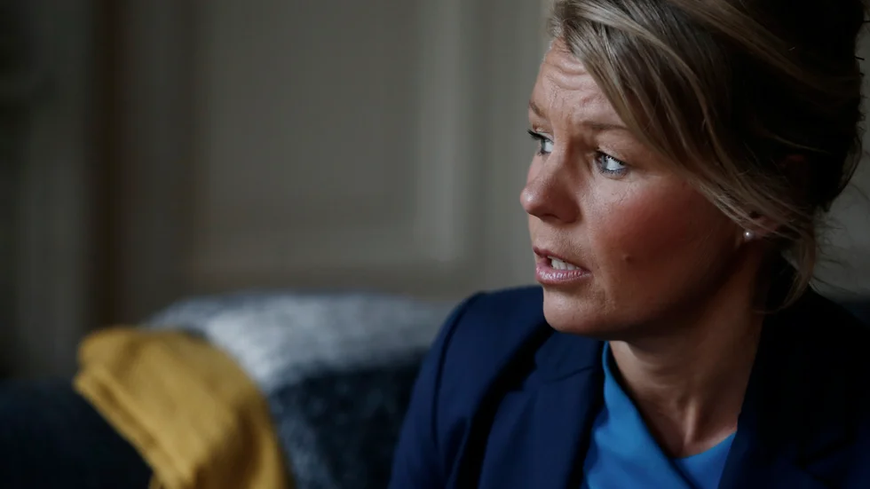 Sophia Jarl (M) har fått rådet att lämna kommunen av säkerhetsskäl efter att ha mottagit hot som eskalerat de senaste dagarna.