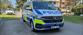 Två gripna efter polisinsats på central gata