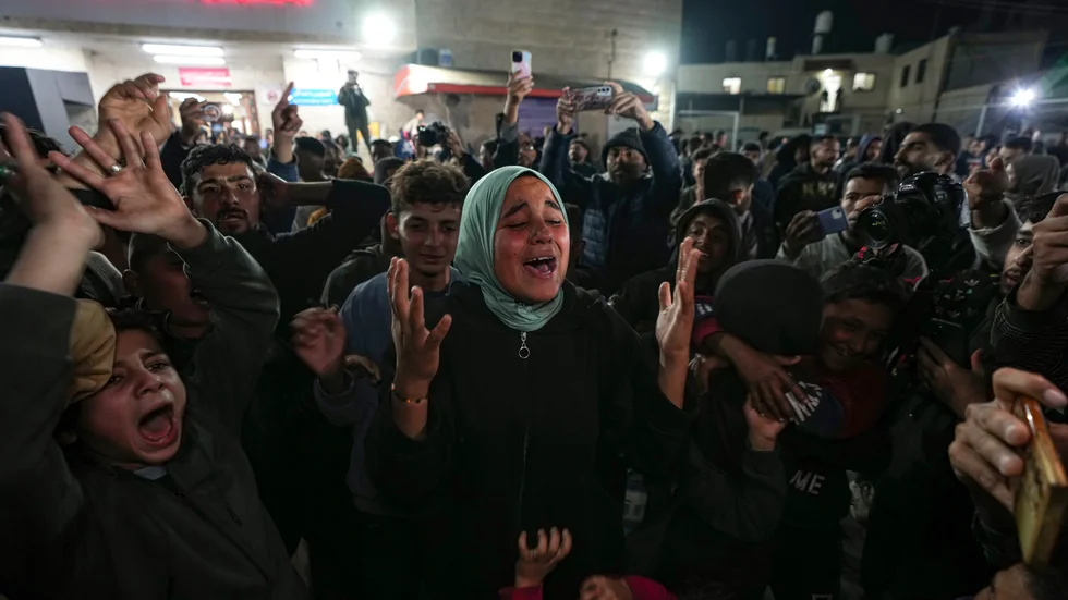 Firande i Dayr al-Balah i centrala Gaza när vapenvilan tillkännagavs på onsdagskvällen.