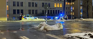 Olycka utanför skola – cyklist fick föras till sjukhus