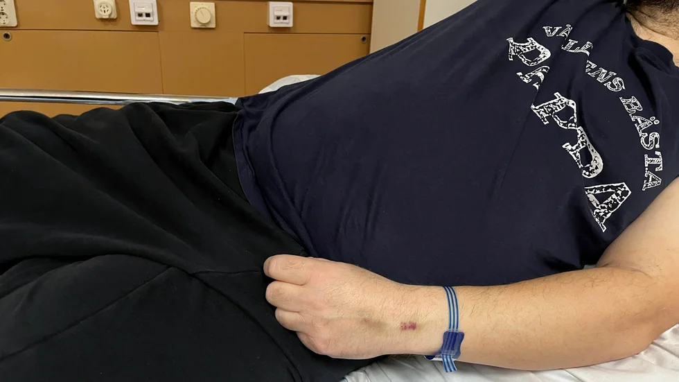 Pappan är svårt sjuk i cancer, men fortsätter kämpa för att hans son inte ska placeras i familjehem på annan ort. Att han inte alltid varit världens bästa pappa, som tröjan säger, har socialnämnden slagit fast. Anders menar dock att det skett viktiga förändringar under hösten.