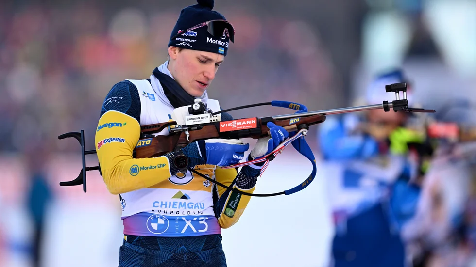 Martin Ponsiluoma gjorde en strålande tredjesträcka för Sverige i världscupstafetten i Ruhpolding.