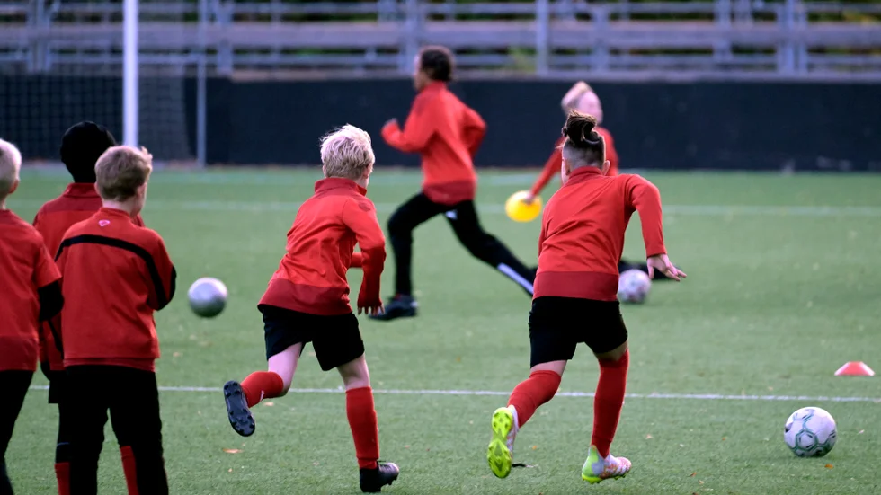 Många föreningar i Norrbotten står helt utan juniorlag. Något som kan vara förödande för framtiden anser krönikör Jesper Sandberg.