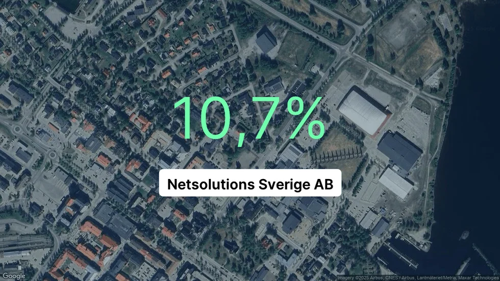 Illustrationen visar rörelsemarginalen för Netsolutions Sverige för det senaste året. Bakgrunden är en satellitbild över företagets adress.