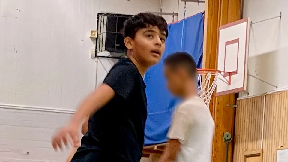 Layth från Linköping gillade att spela fotboll och provade även basket en period. 