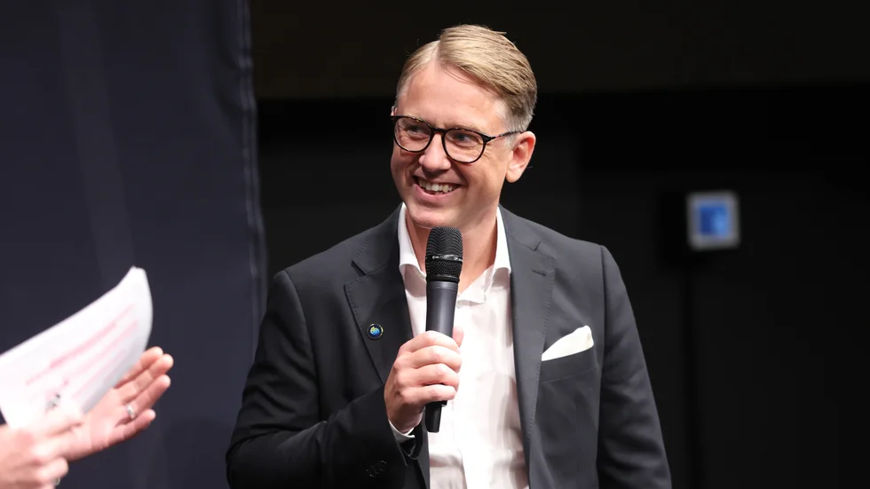 Christer Abrahamsson är numera generalsekreterare för Svenska innebandyförbundet. Han kom dit eftr fem år som klubbdirektör i Sirius fotboll.