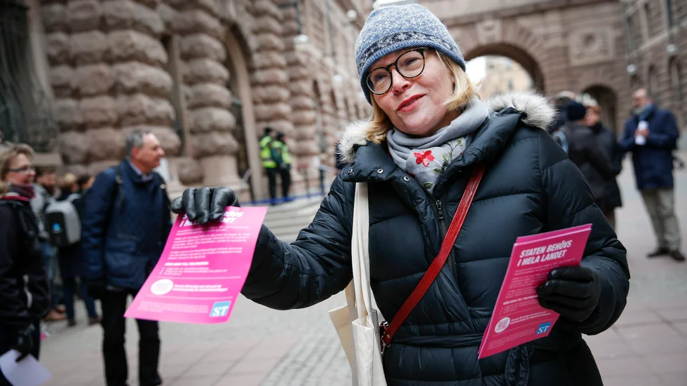 Britta Leijon är ordförande för Fackförbundet ST som organiserar nästan 100 000 personer som arbetar i statliga verk, myndigheter och bolag. Medborgarnas förtroende för staten är därför en fråga som går rakt in i medlemmarnas vardagar. På bilden ser vi Leijon vid en demonstration för några år sedan då ST agerade för ökat stöd till Arbetsförmedlingen. 
