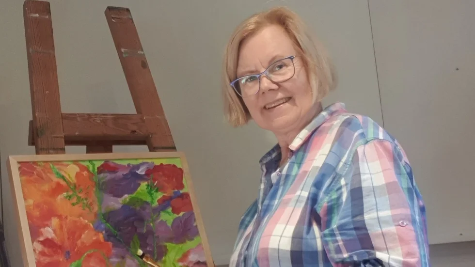 Birgitta Hjelm förklarar att konstrundans utställare först valts ut av en bedömargrupp: "Det är ett engångsförfarande som gäller första gången. Sedan får man vara med igen", säger hon. 