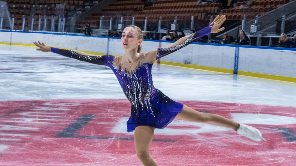 Ellinor Nordqvist från Luleå konståkningsklubb vann junior dam-klassen överlägset.