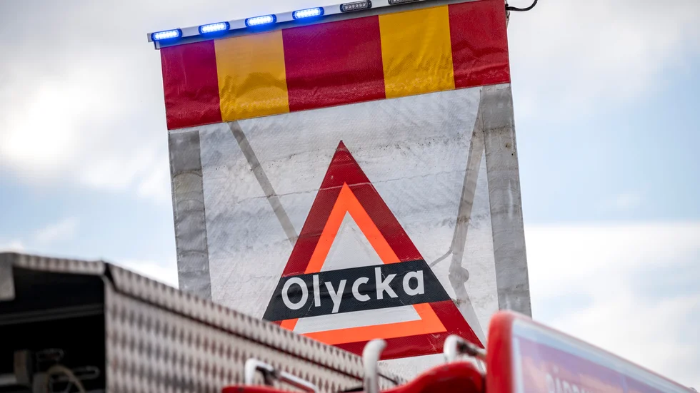 Trafiken avstängd på E18 efter olycka