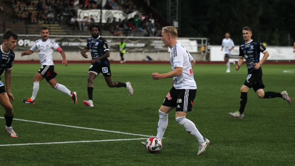 Maif, här Oliver Blomdahl senast mot IFK Skövde, spelar vidare i division 2 borta mot Stenungsund på lördagen.