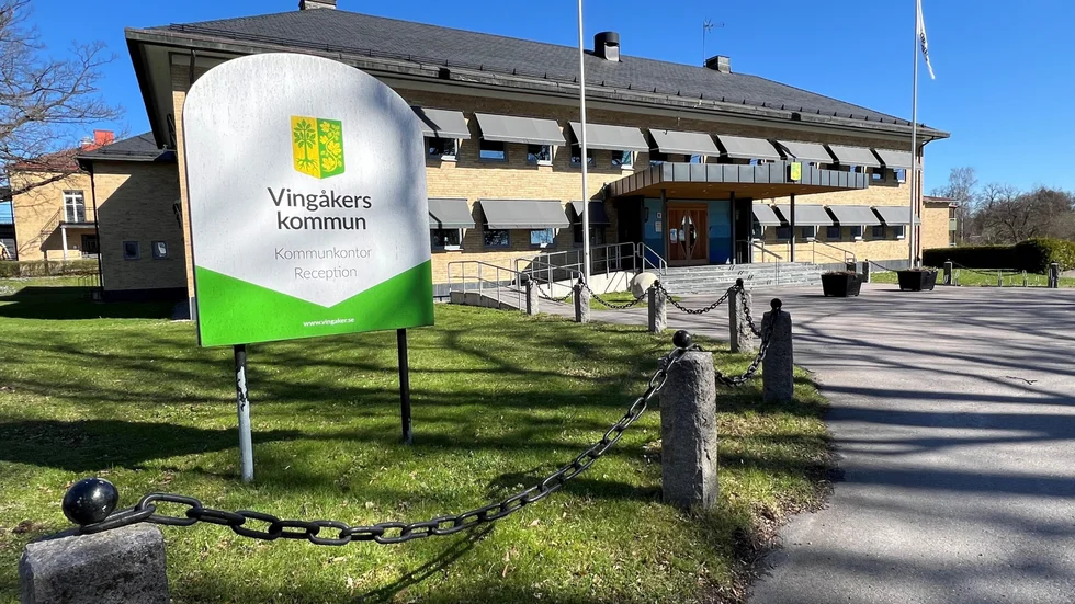Kommunen har förlikats med den person som fick sitt namn publicerat på hemsidan.