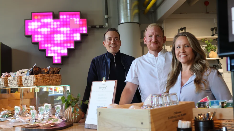 Ägartrion bakom Stångs, Mattias Weinhandl, Jonas Gustafsson och Camilla Samuelsson, förklarar att de snabbt valde att satsa när de såg att det fanns en möjlighet att öppna kafé i Goto10:s lokaler. 