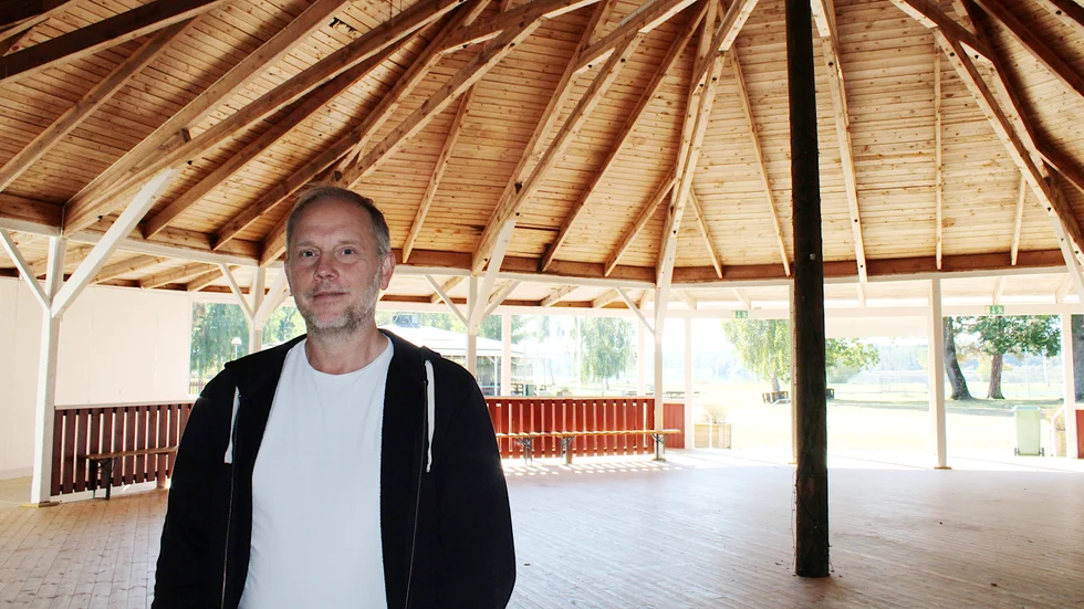 "Jag tycker att skivan som han släppte för bara några år sedan var väldigt, väldigt bra", säger Stefan Ölvebring som ser fram emot konserten med Jakob Hellman i Folkets park.