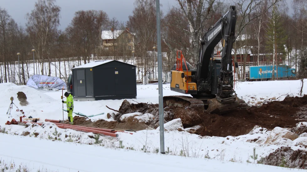 Det grävs för att få fram vatten och avlopp till nya restaurangen vid Nossen.