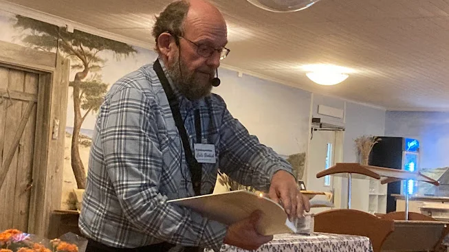 Calle Brobäck berättar medryckande om våra socknar Eskelhem och Tofta förr i tiden.