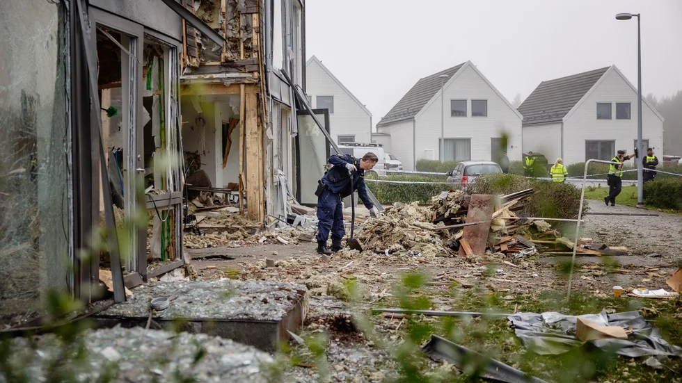 Fönster krossades, metallbitar slungades 100 meter och takpannor flög från husen när 12 kilo dynamit exploderade i villakvarteret förra året. Attentatet ingick i gängkriget kring Foxtot-nätverket. 