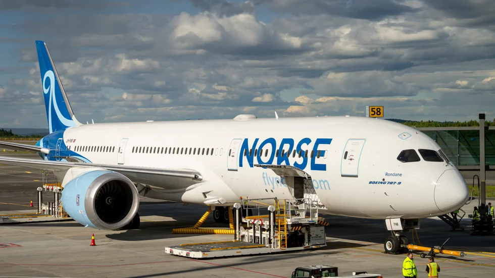 Ett av norska bolaget Norse Atlantic Airways flygplan på plats i Oslo. Arkivbild.