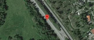 Ett körfält blockerat på grund av stillastående fordon på E4