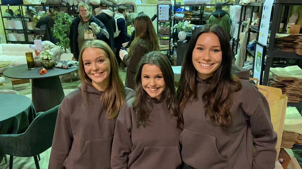 Lisa Axelsson, Sofia Oinonen och Sofia Larsson driver Wrun. Under lördagen hade gänget loppis i Eskilstuna.