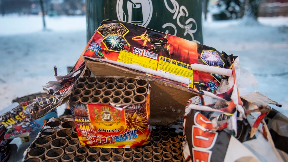 Insändarskribenten vill se striktare regler kring försäljningen av fyrverkeripjäser.