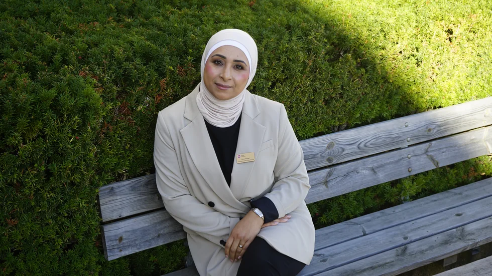 "Kinda är vackert. Det är så nära naturen", säger Rihab Alazawi. Hon pendlar mellan hemmet i Slaka och jobbet i Kisa. "Det går bra, nästan bara raka spåret", säger hon.