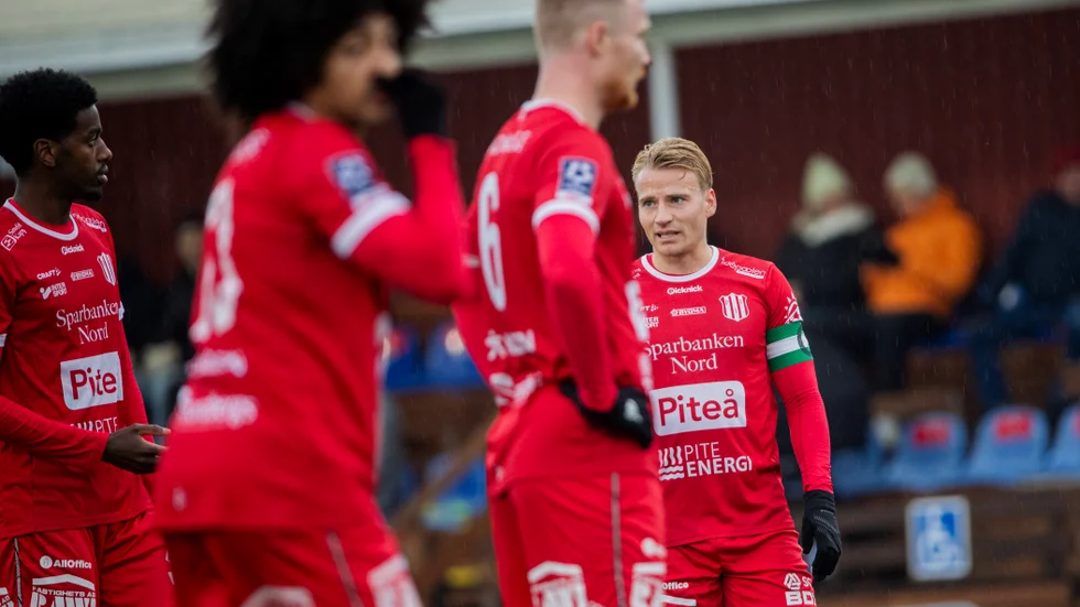 Henrik Millbert förlänger kontraktet med PIF herr över säsongen 2025. "Det känns bra", säger han. (Arkivbild)