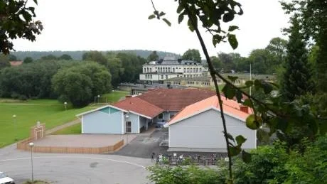 För att få plats med de 90 barn som går på Ernebergsskolan, och som kommer att undervisas i paviljonger de närmaste tre åren, ska Åbyängskolan byggas om och till. Foto: Hans Brandin