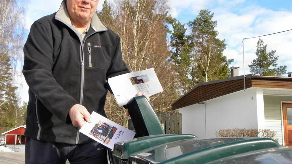 Hasse Källgren har delat ut mängder av enkäter till invånarna i Totebo-Yxered.