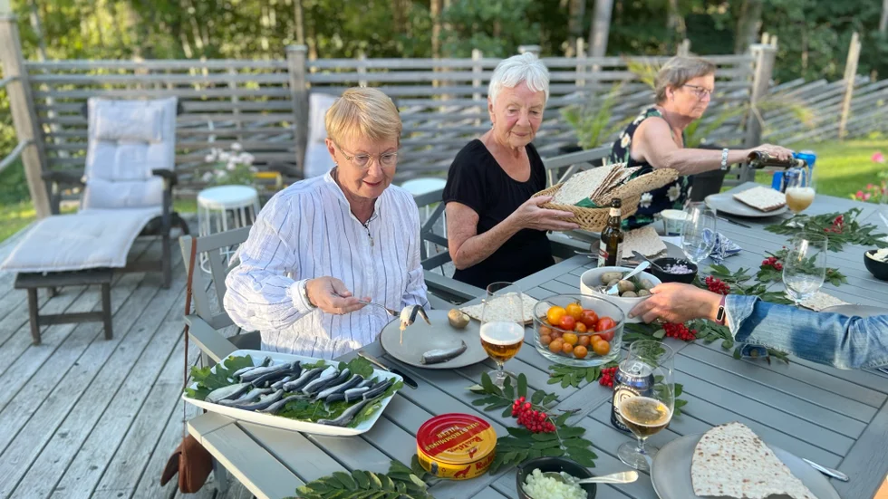 Sedan 1982 har "Surströmminggänget" träffats varje år och hoppas kunna hålla traditionen levande i många år till. 