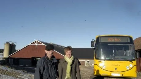 Anders och Karin Kasselstrand, Kasinge, Ukna får kungligt pris för sin företagaranda som skapar många arbetstillfällen på lantbruket. Genom att kombinera mjölkproduktion med busstrafik har de byggt upp en stabil rörelse.