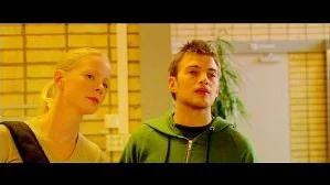Räddningen. Julia Dufvenius räddar "Den utvalde", med Andreas Wilson, från totalt haveri.Foto: Buena Vista