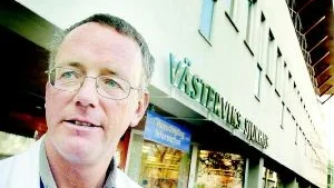 Kritisk. Björn Sinnerstad är verksamhetschef vid medicinkliniken i Västervik och han ser väntetiderna i vården mer som ett politiskt bekymmer än ett medicinskt. Han är rädd att sjukvårdens press att klara vårdgarantin kan göra att de sjukaste patienterna skuffas undan till förmån för dem som faktiskt hade kunnat vänta. FOTO: ANDERS LILJEGREN