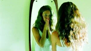 Lysande Linda. Huvudpersonen i Othman Karims långfilmsdebut "Om Sara" går på många törnar i livet. Linda Zilliacus spelar henne med bravur. Foto: Sonet